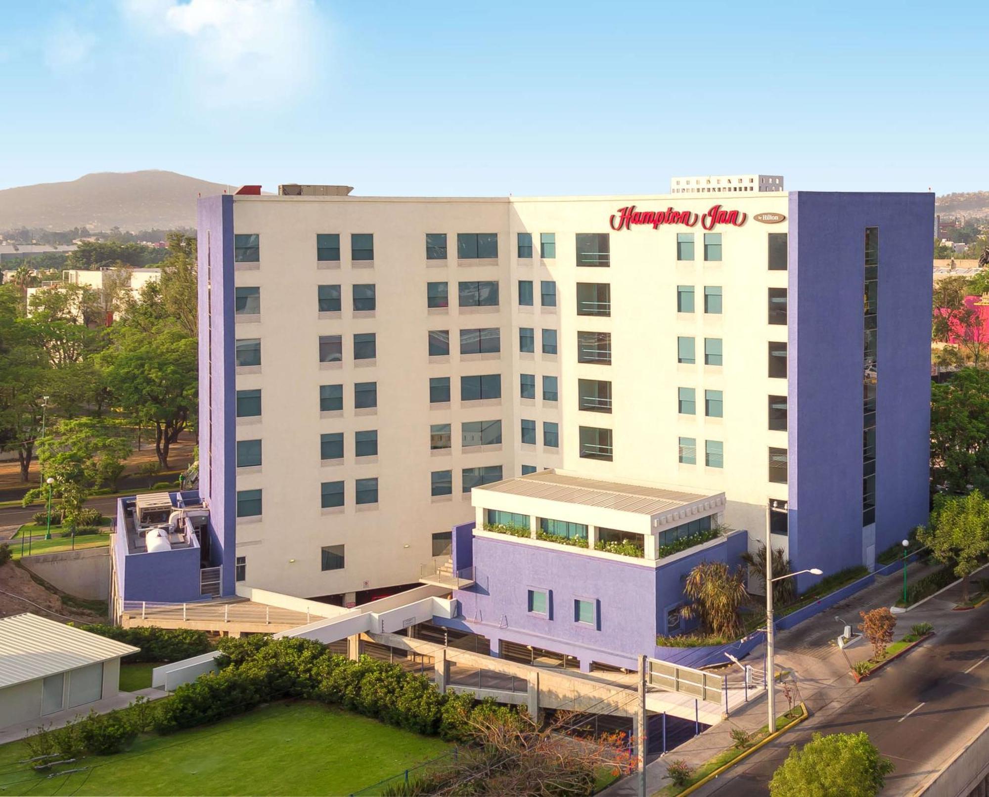 Отель Hampton By Hilton Guadalajara Expo Экстерьер фото