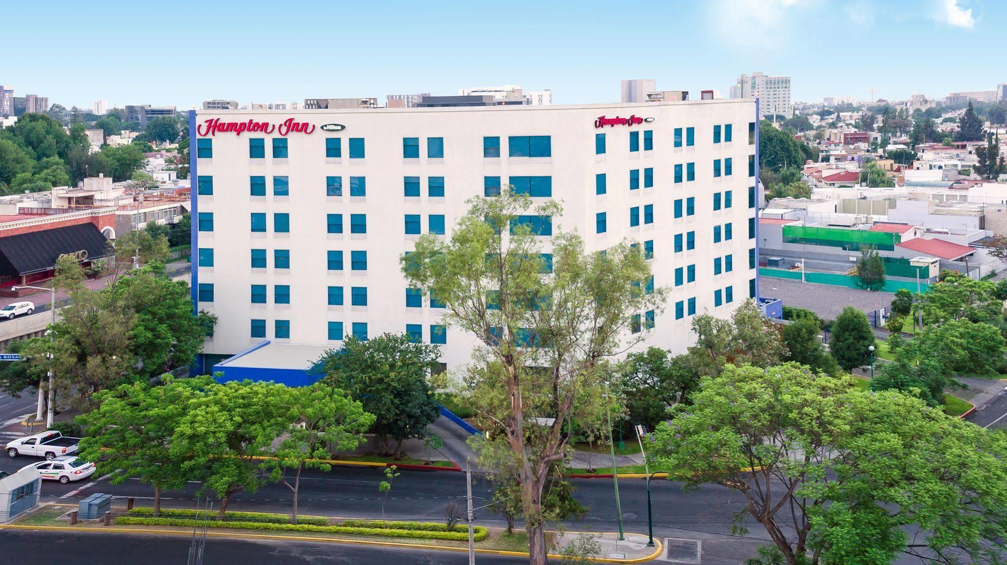 Отель Hampton By Hilton Guadalajara Expo Экстерьер фото